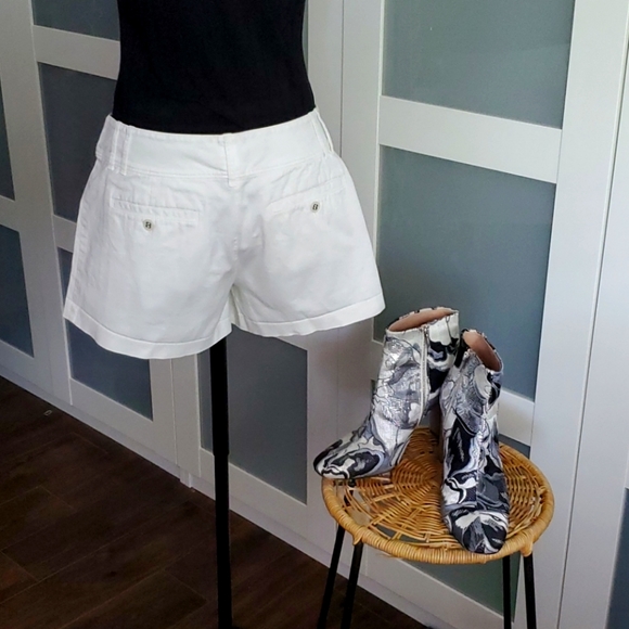 New York & company shorts like new condition - Picture 3 of 7